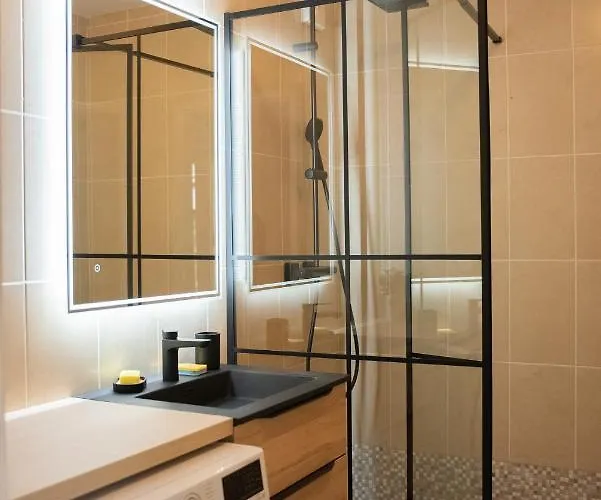 Appartement De Florigny Avec Parking Souterrain Et Terrasse *